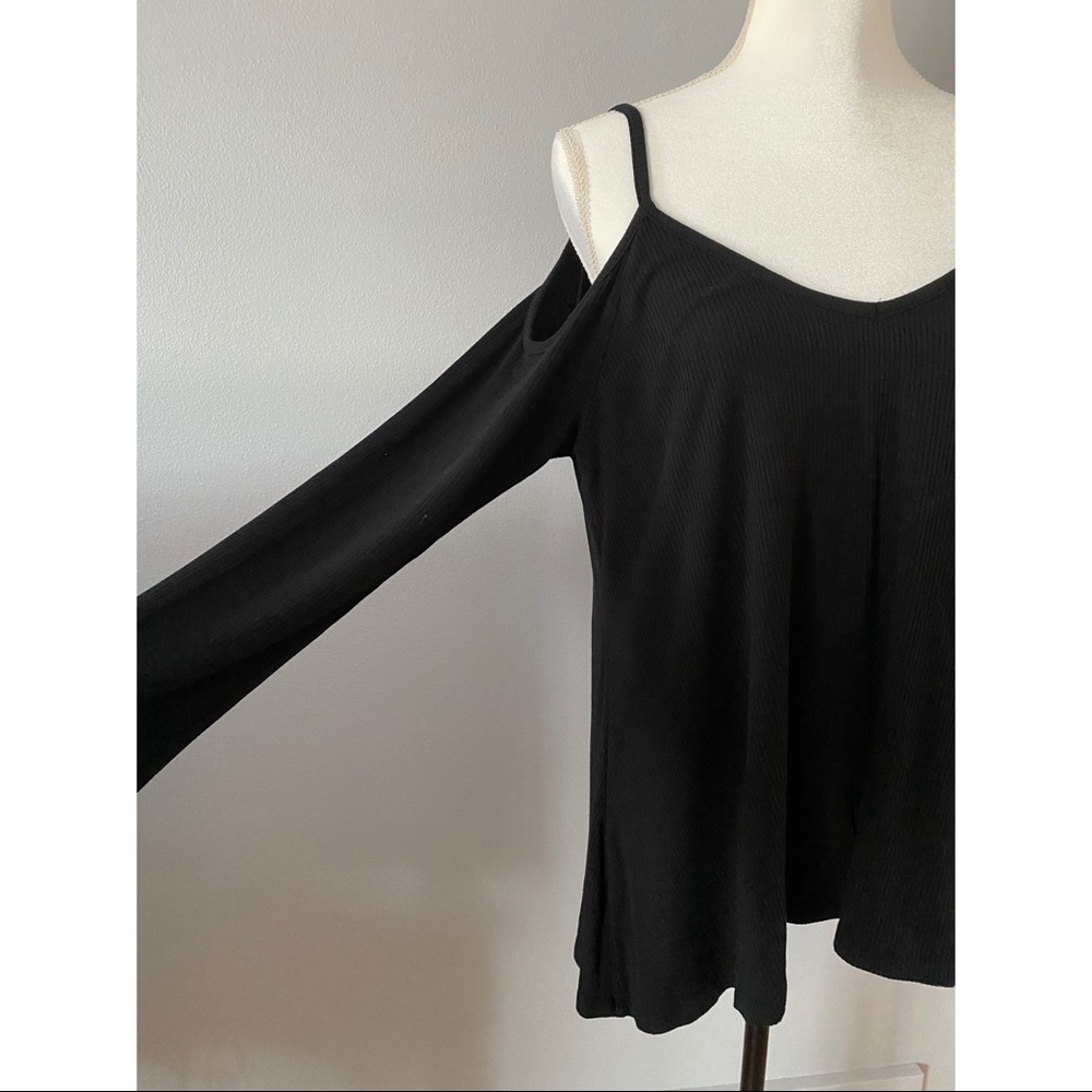 Cold shoulder long sleeve top - Picture 3 of 4